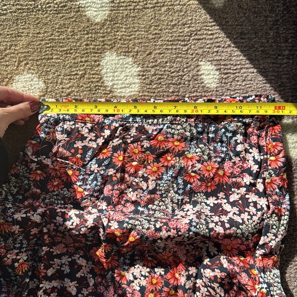 Floral Side Slit Satin Skirt - Picture 5 of 9